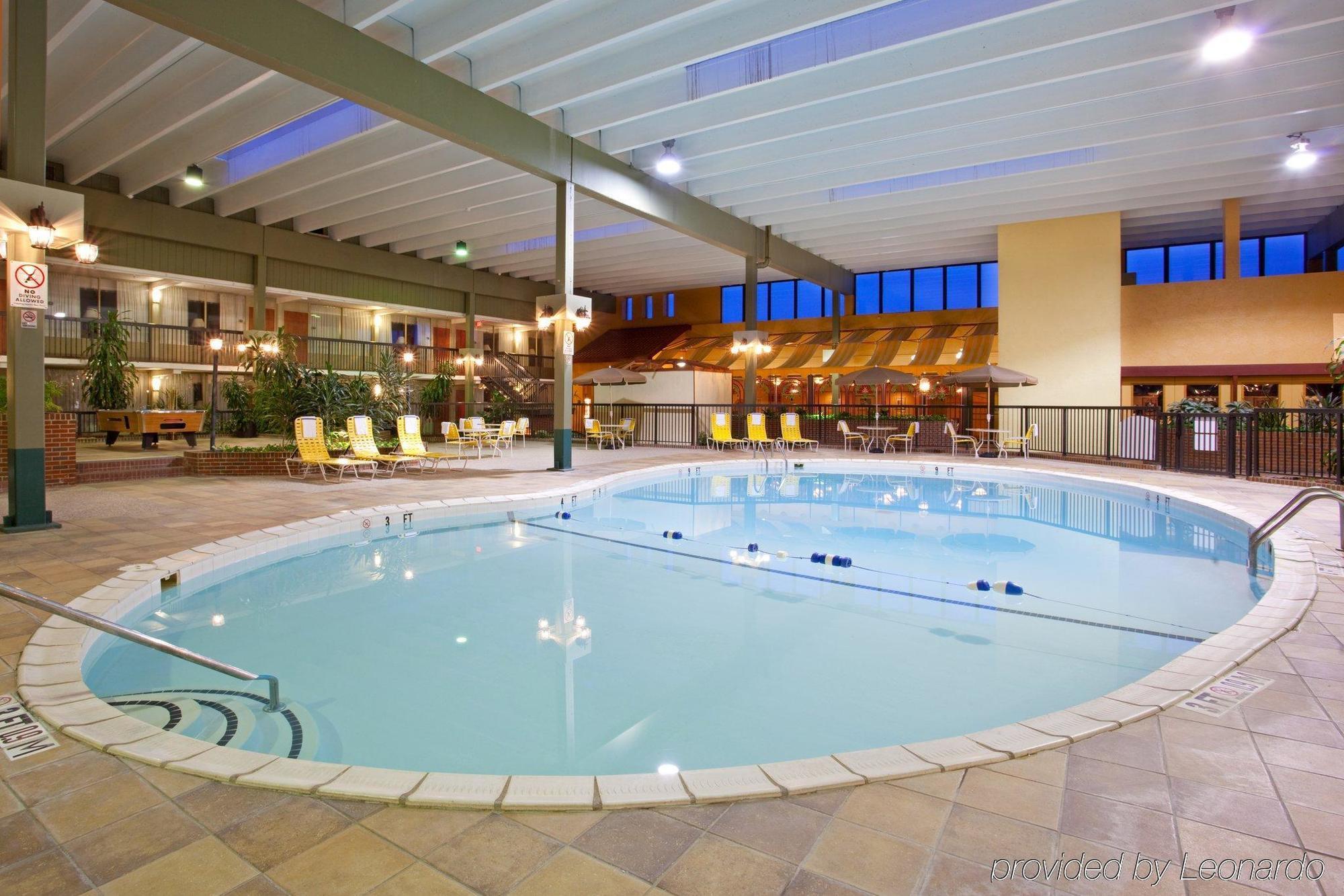 Hotel Ramada By Wyndham Indiana Exterior foto