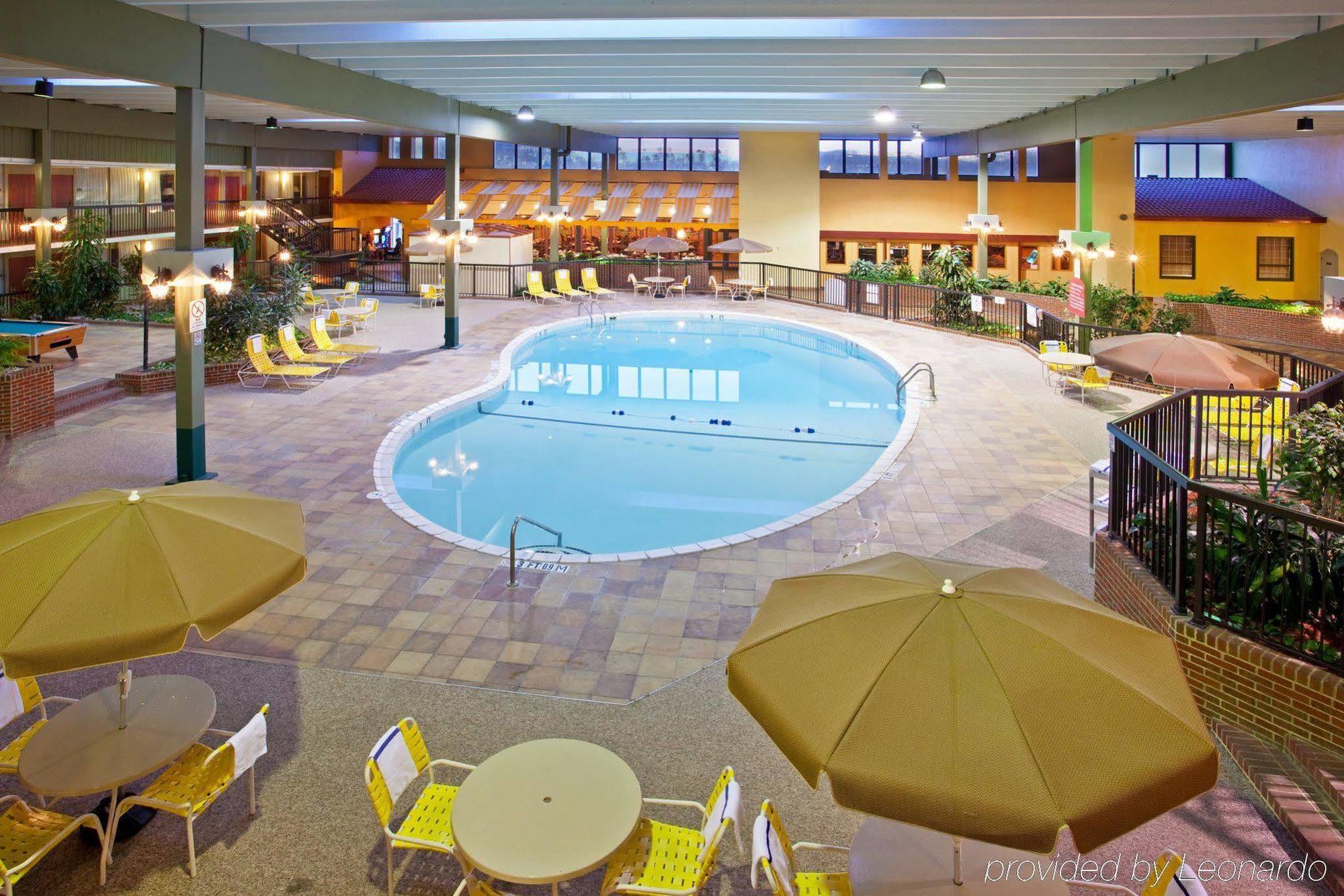 Hotel Ramada By Wyndham Indiana Exterior foto