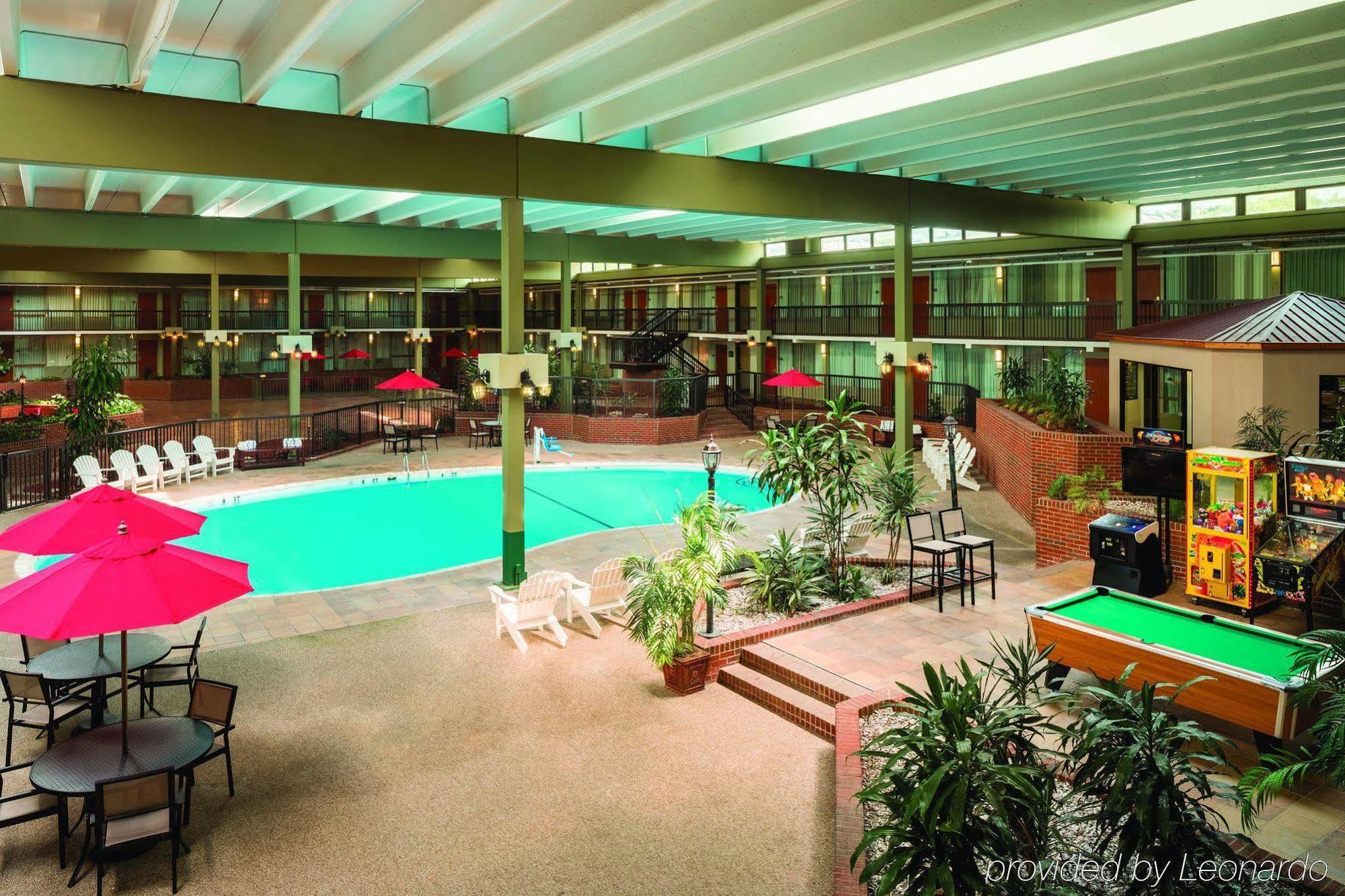 Hotel Ramada By Wyndham Indiana Exterior foto